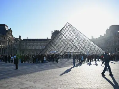 5 more jewel heist arrests made as Louvre probe deepens