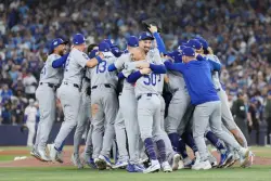 Smith’s homer in 11th lifts Dodgers over Blue Jays 5-4 to become first repeat champion in 25 years