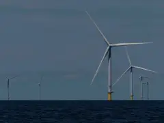 Giant blade breaks off Mass. wind turbine